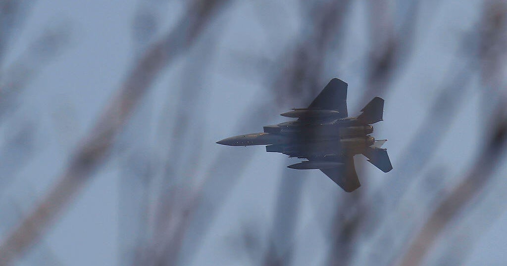  U.S. Military Successfully Extracts Missing Crew Member from Downed Fighter Jet in Iran, Trump Declares