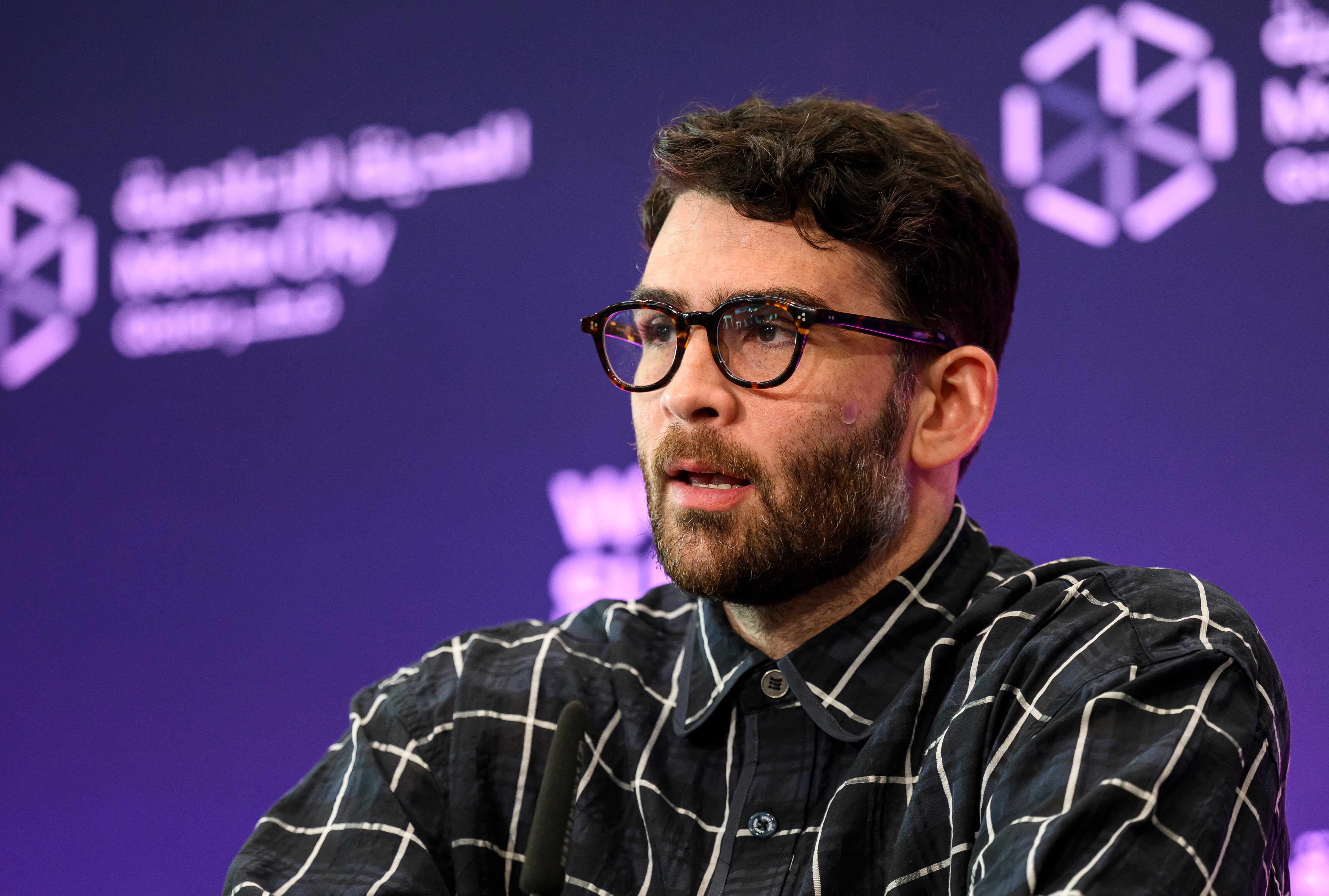 Democrats Divided on Engagement with Controversial Streamer