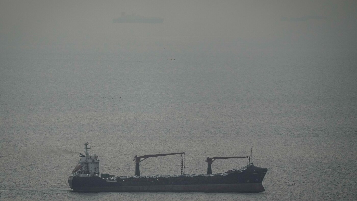 Trump Threatens to Blockade Strait of Hormuz Following Failed Iran Negotiations