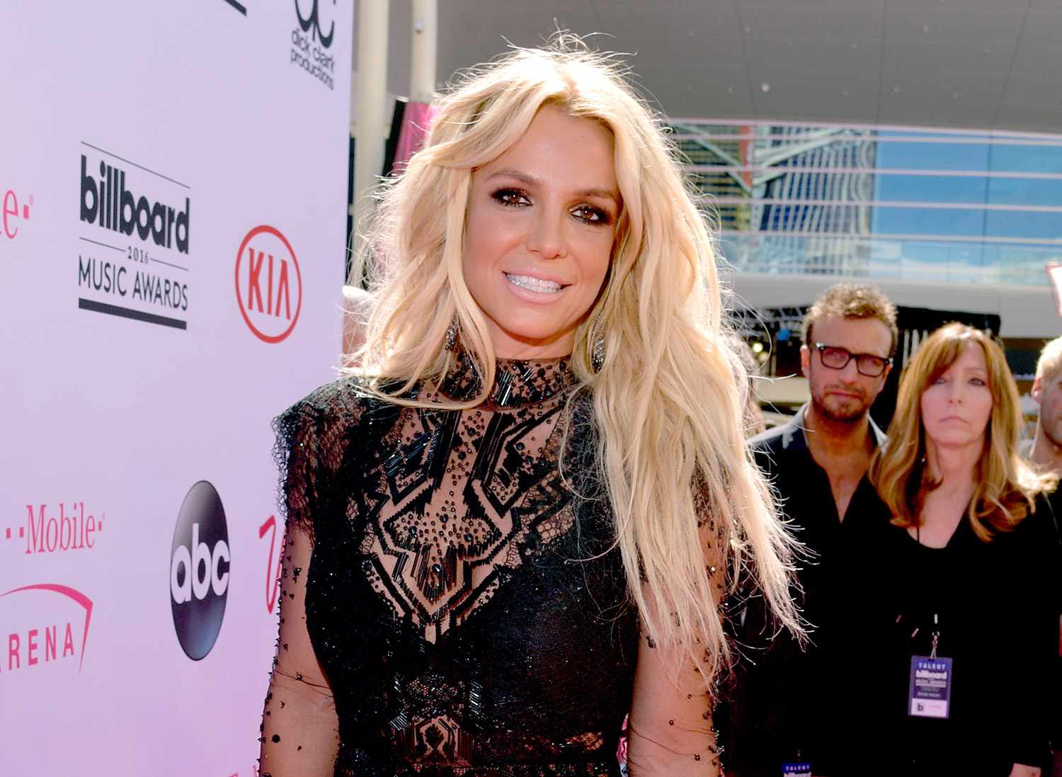 Britney Spears Enters Treatment Center Following DUI Incident