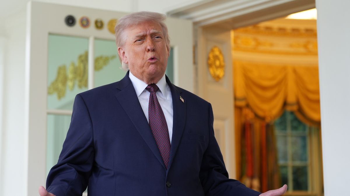 Iran Ridicules Trump as a 'Pirate' Amid Hormuz Tensions