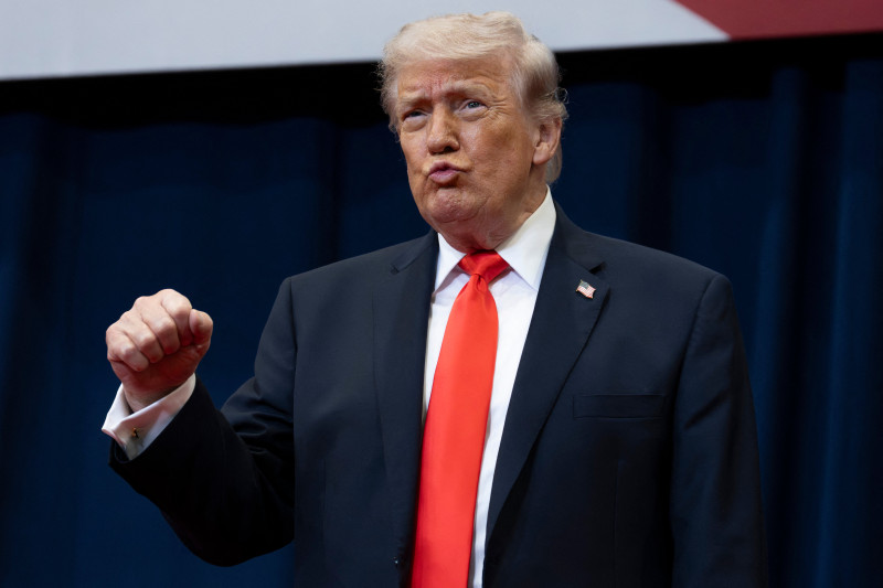 Trump Highlights Dilemma of Having ‘An Idiot’ as President