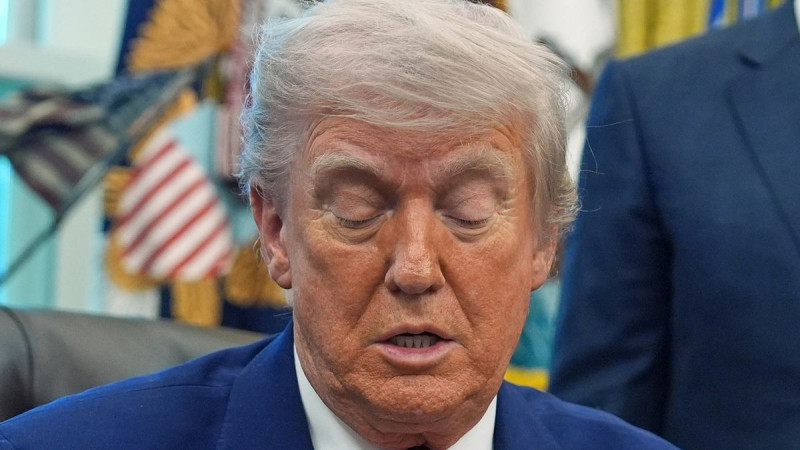 Trump's Late-Night Truth Social Binge: 26 Posts in One Night!