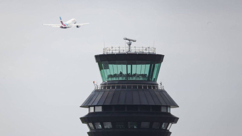 Cabin Crew Drama: Two Flight Attendants Arrested After Captain's Alarm Bells Ring