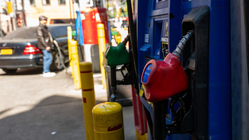 Poll Reveals Trump Takes Heat for Soaring Gas Prices as Democrats Surge