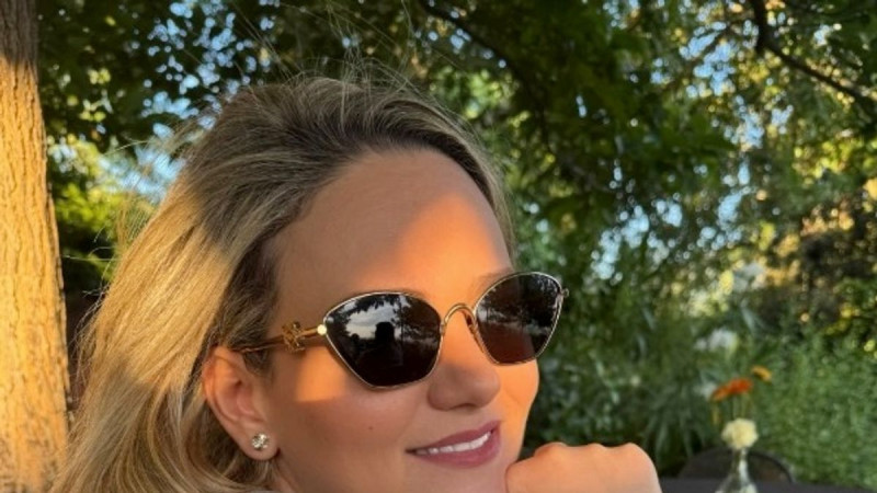 Naked JP Morgan Executive Allegedly Demanded Threesome with 'Sex Slave' Colleague