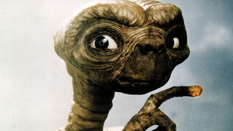 Harvard Professor Claims Aliens Are 'More Accomplished' Than Humans in Cosmic Hierarchy