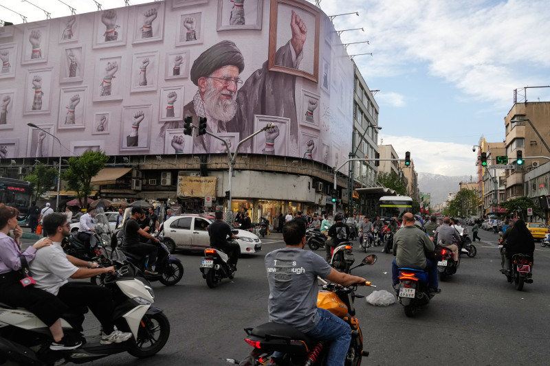 Trump Declares Iran Ceasefire on 'Life Support' as Tensions Escalate and Strait Remains Blocked