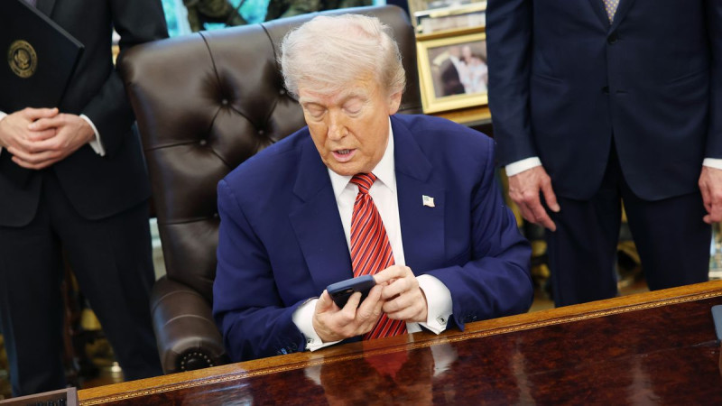 Trump's Late-Night Truth Social Meltdown: A Wild Ride of Rants and AI Madness