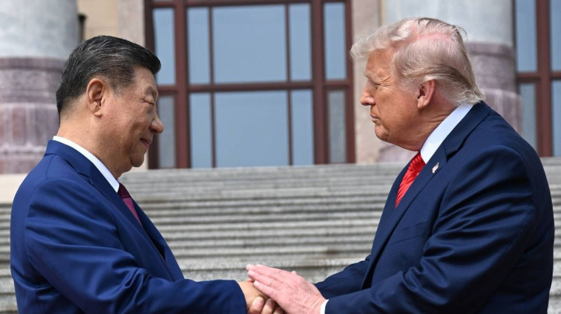 Trump Stumbles in Beijing: Xi Jinping Steps Up to Assist