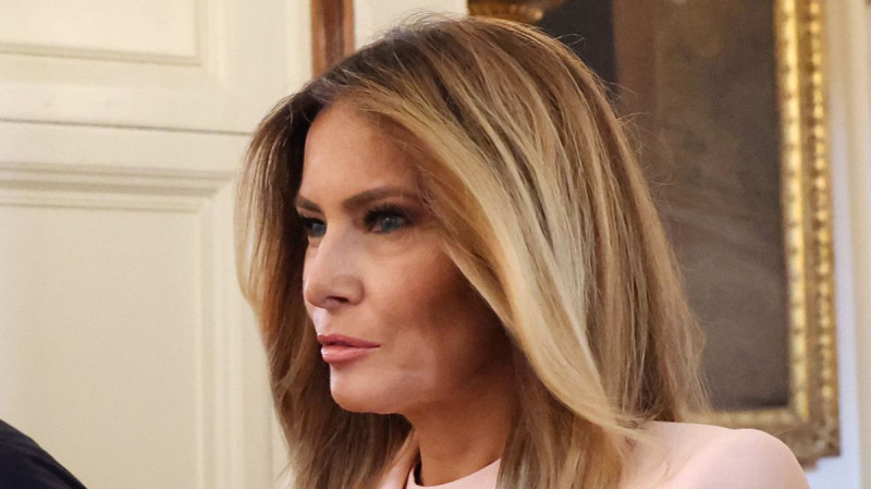 Melania Trump’s Blinding 15-Carat Diamond Ring Has Aides Reaching for Shades