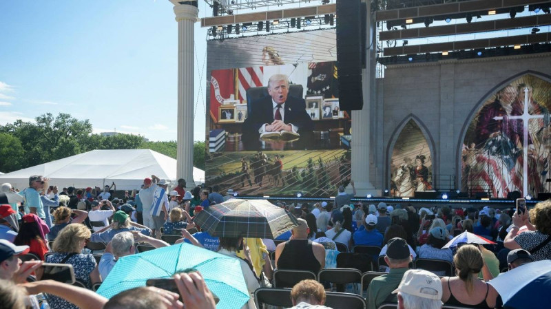 Trump's 'Third-Grade' Bible Recital at Rededicate America Rally Sparks Savage Backlash