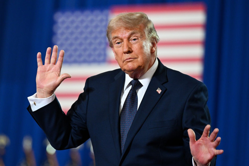 Trump's Mental Fitness Under Fire: Polls Show Declining Confidence Amidst Annual Exam