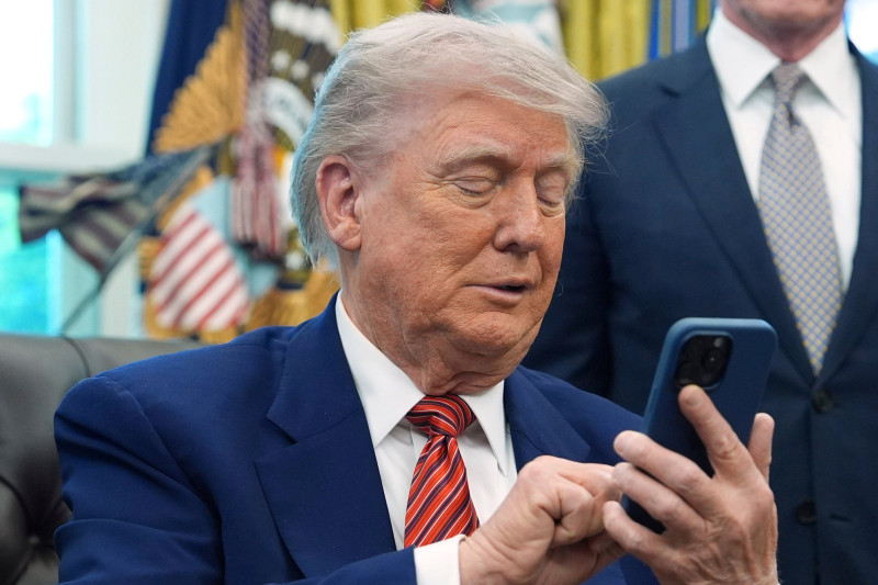 Trump Unleashes Insane 861-Post Frenzy on Truth Social