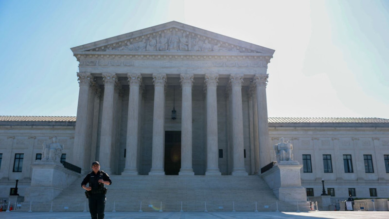 Supreme Court Greenlights Alabama's Racist Congressional Map, Ignoring Discrimination