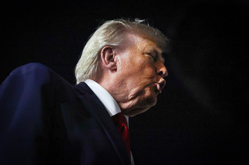 Trump's Classic Reaction to Being Booed by Knicks Fans