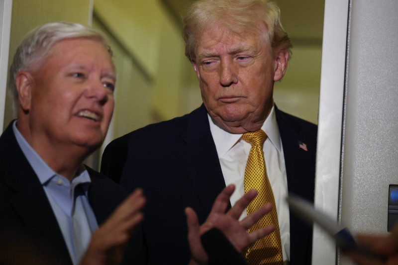 Trump's Loyalists Face Crucial Showdown in South Carolina's High-Stakes Primaries
