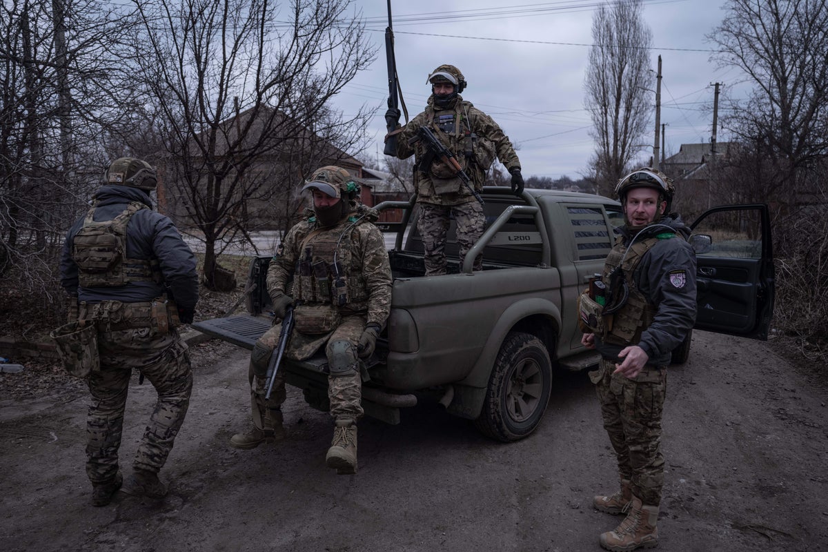  Ukrainian and Russian Delegates Engage in Ongoing US-Facilitated Negotiations in Geneva