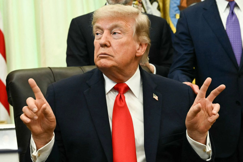 Donald Trump’s Hand Sparks Frenzy as Public Fixates on Disturbing Detail