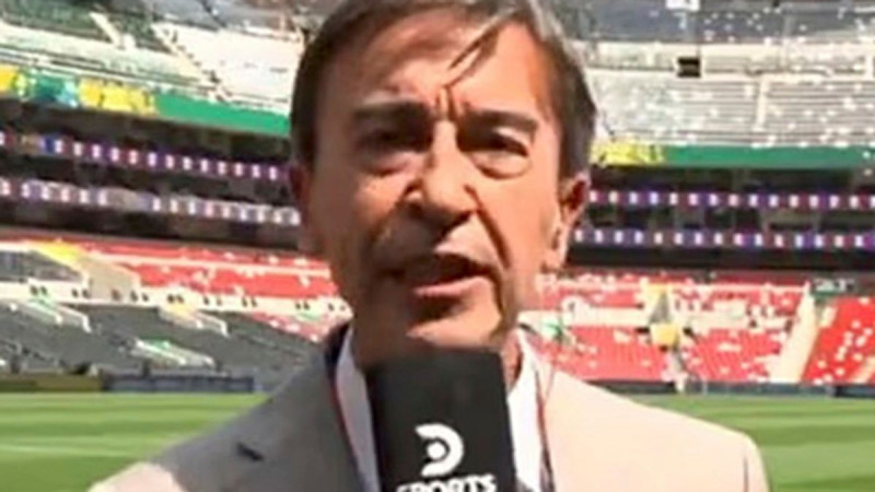 Reporter Abandons Live Broadcast for Shakira Selfie, Goes Viral