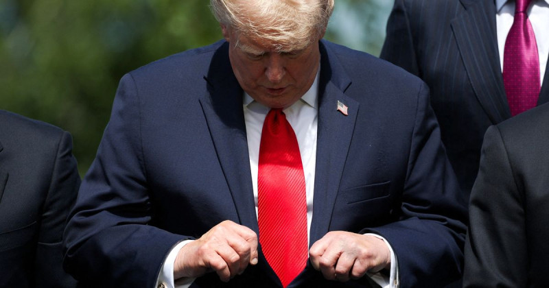 Bizarre Donald Trump G7 Incidents: Blind, Deaf, and Directionally Challenged