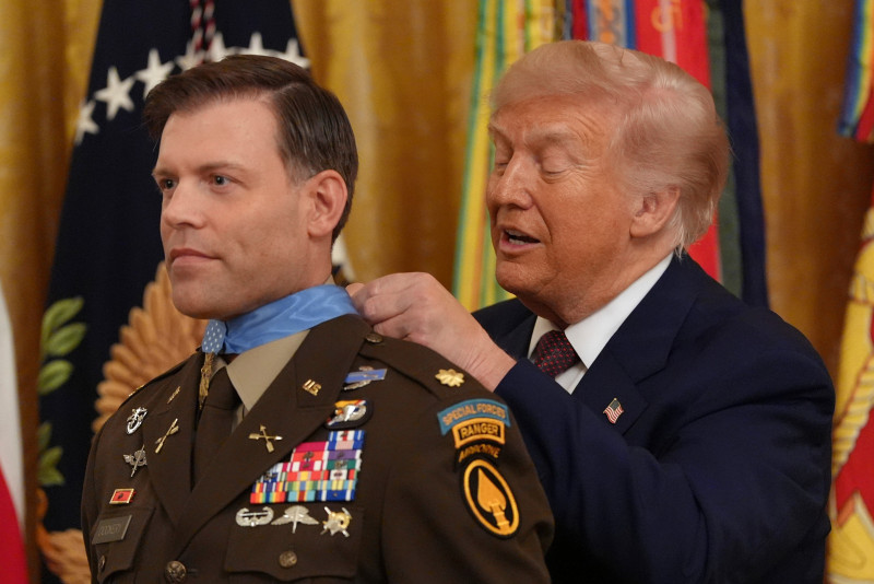 Trump's Medal of Honor Fumble: A Cringe-Inducing Display of Incompetence