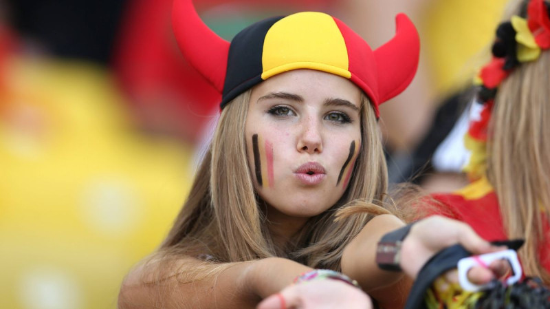 World Cup's 'Hottest Fan' Goes from Viral Sensation to Modelling Contract, Then Crashes Hard