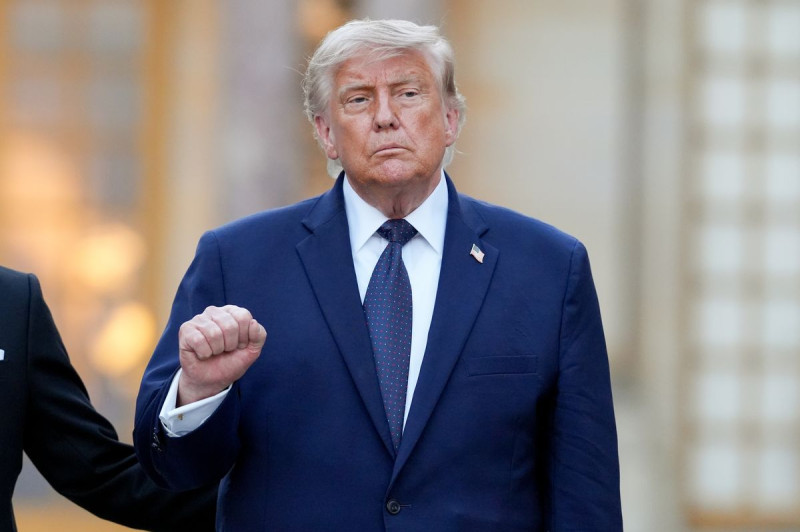 Trump's $300 Billion Iran Deal: A Political Trainwreck Fueled by His Own Words