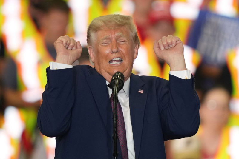 Newsom Questions Trump’s Mental State After Bizarre Rally Performance