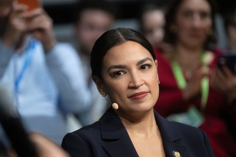 AOC Rips Trump Over Lincoln Pool Disaster: D.C. Now an 'Actual Swamp'!