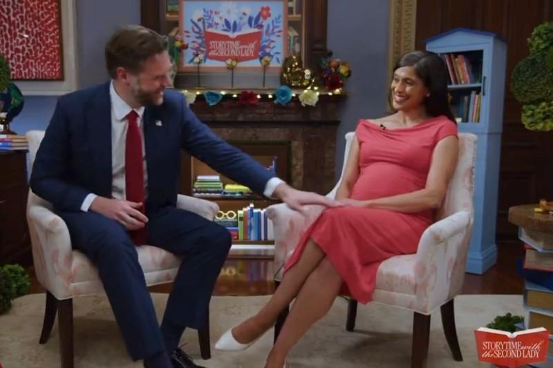 JD Vance's Cringe-Worthy Knee Pat to Pregnant Wife Sparks Internet Fury