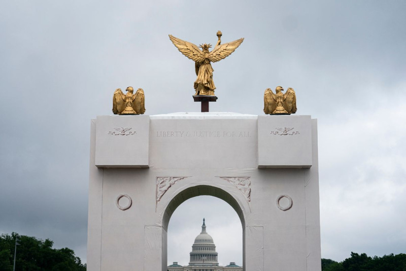 Trump's $100 Million 'Triumphal Arch' Mocked as a Cheap Joke