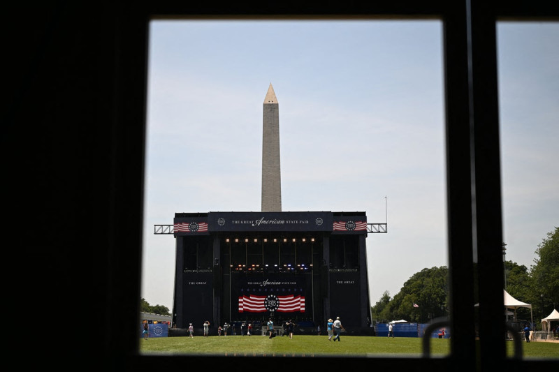 Trump's Fair Flops: Band Outnumbered by Fans in Attendance Disaster