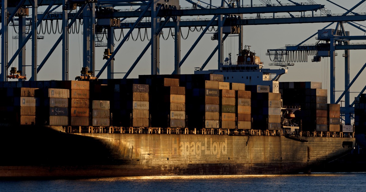 Trump Announces 10% Global Tariff Following Supreme Court Ruling