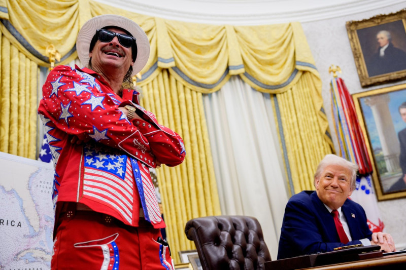 Kid Rock Brags About Late-Night Calls to Trump While Drunk