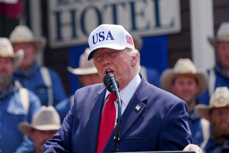 Trump's UFC White House Fumble: Claims Wrong Network in Cringe-Worthy Gaffe