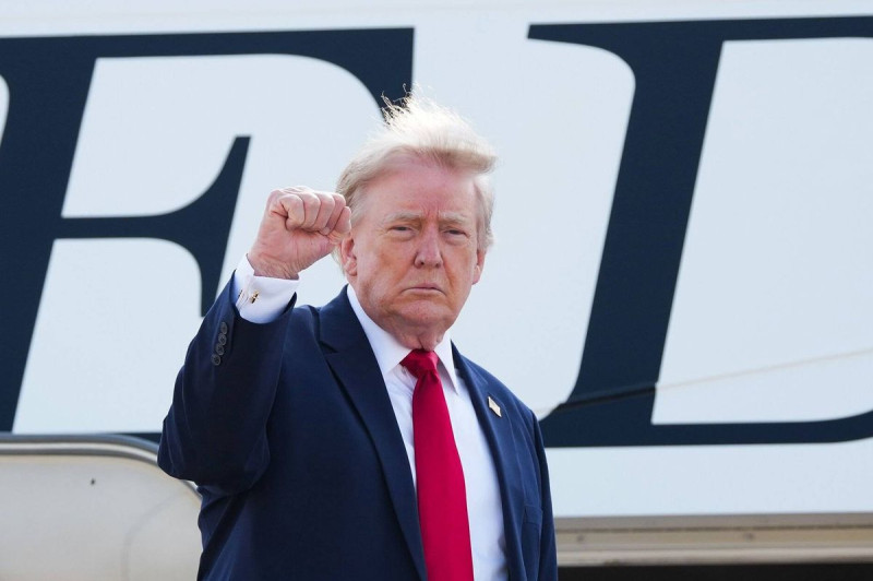 Donald Trump Struggles to Enter Vehicle, Health Concerns Intensify