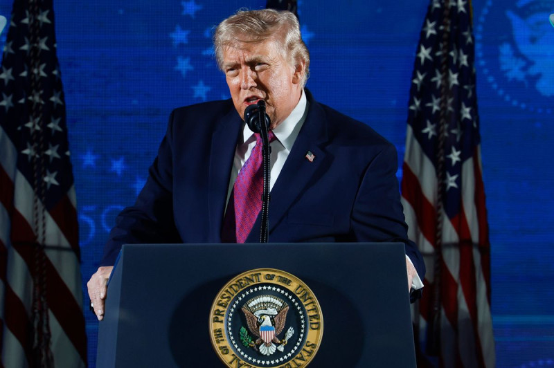 Trump's Speech Sparks Alarm as Fans Claim He's 'Glitched' and Struggling