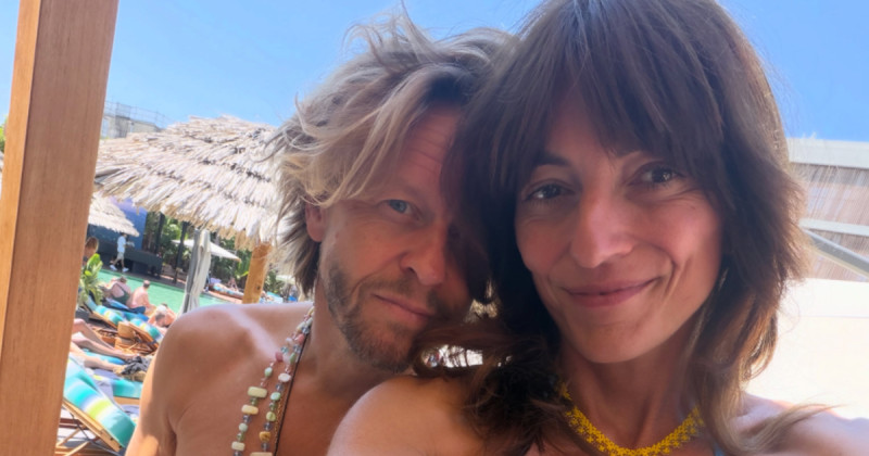 Davina McCall Strips Down in Bikini, Flaunts Abs After Cancer Battle