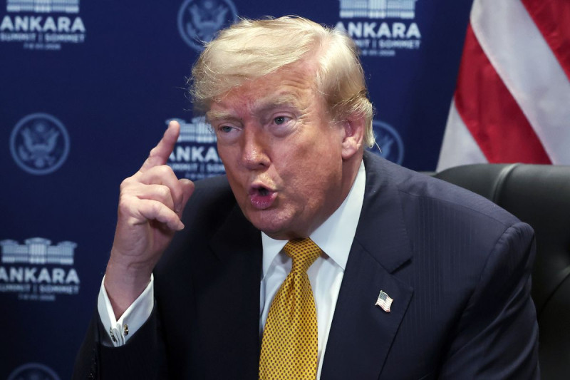 Trump Calls Military 'Scum' While Igniting WW3 Fears