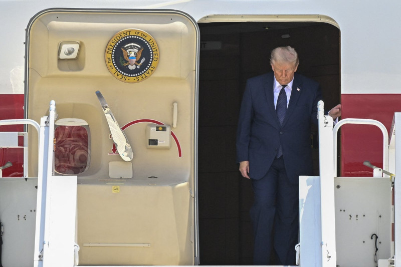 Trump Ditches Qatari Jet for Old Air Force One Amid Security Fears