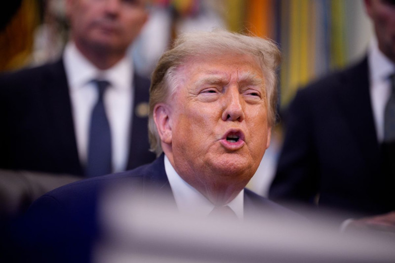 Donald Trump’s Health in Crisis: “Two Mangled Hands” Raise Alarms