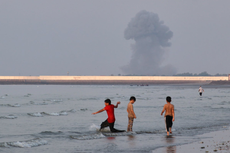 Oil Prices Skyrocket Amidst Iran-US Clash for Strait of Hormuz Dominance
