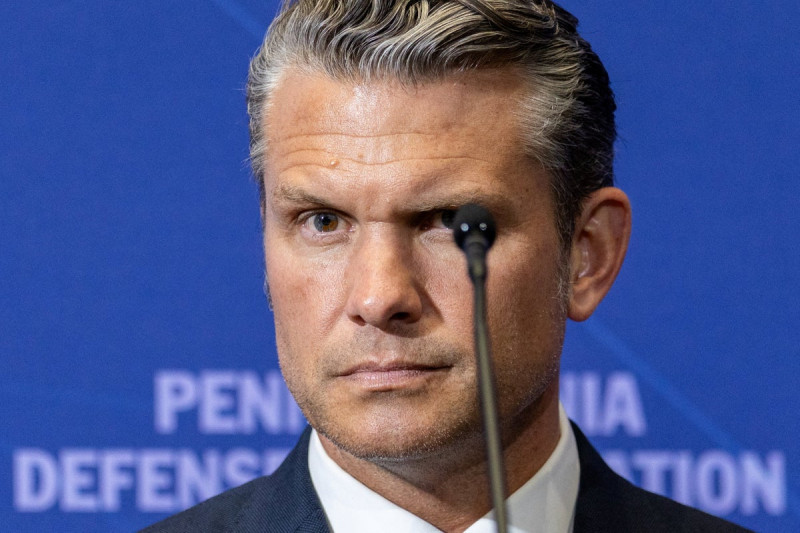 Trump Lauds Hegseth for Pushing Pardons for Soldiers Who