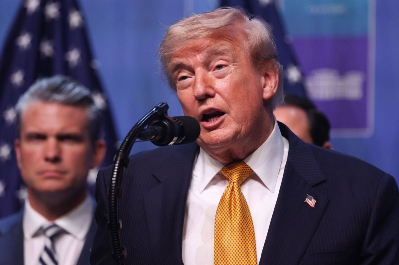 Donald Trump Goes Off the Rails in Bizarre Tribute to Lindsey Graham