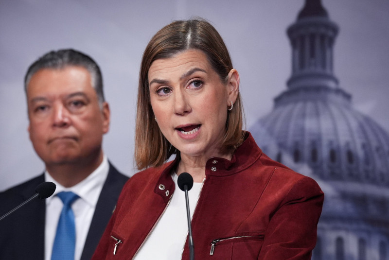 Senator Unleashes Alarming Warning: Trump’s Midterm Strategy is a Recipe for Chaos