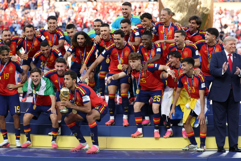 Pundit Exposed on Hot Mic: Trump’s World Cup Trophy Moment Sparks Outrage