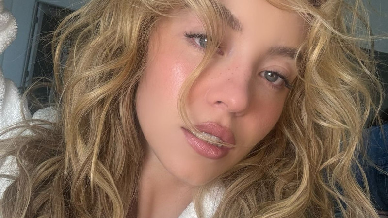 Sydney Sweeney Strips to Lace Knickers in Provocative Bathroom Selfie