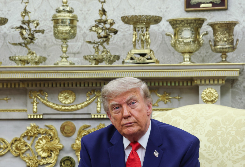 Trump’s Gaudy Oval Office Makeover Sparks Outrage: A Golden Nightmare