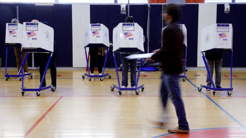 Democrats' Fatal Flaw: Ignoring Working-Class Realities for Empty Rhetoric